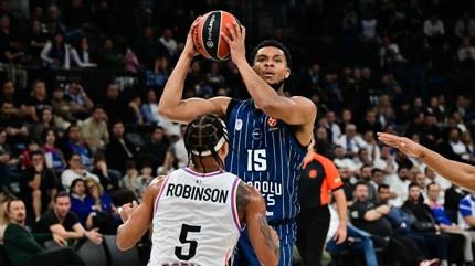 Anadolu Efes'te k�t� gidi� devam ediyor