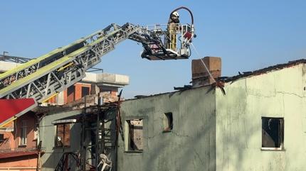 Arnavutk�y'de 2 katl� binada yang�n