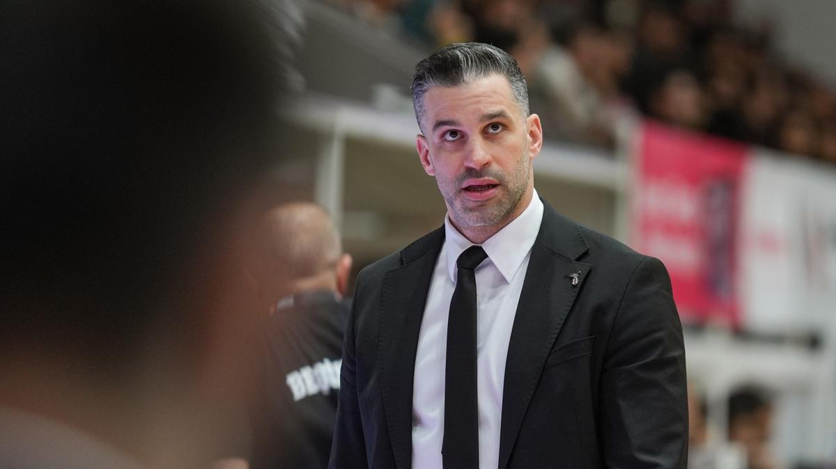 Be�ikta�GA�N Basketbol Trib�nler �a�r� bo�luklara dikkat Alimpijevic EuroCup galibiyet Ulm foto�raflar� resimleri