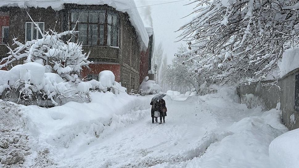 Yurtta kış etkisini gösteriyor... Bakanlıktan fırtına, sağanak ve çığ uyarısı