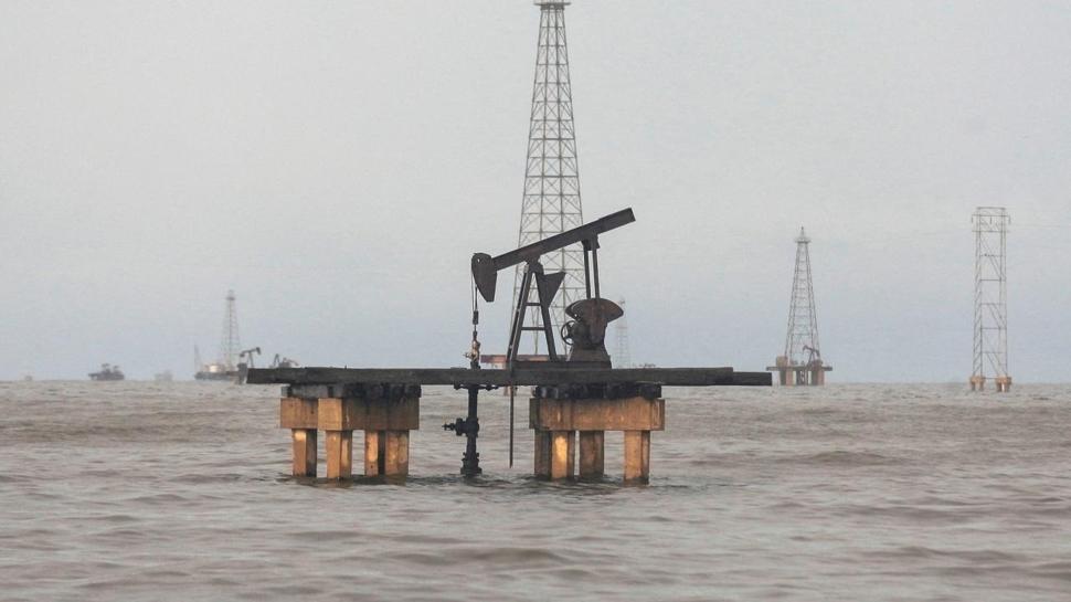 ABD'den Venezuela'ya petrol şartı: Hizmet ettiği sürece...