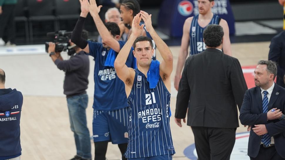 Anadolu Efes, İtalya deplasmanında