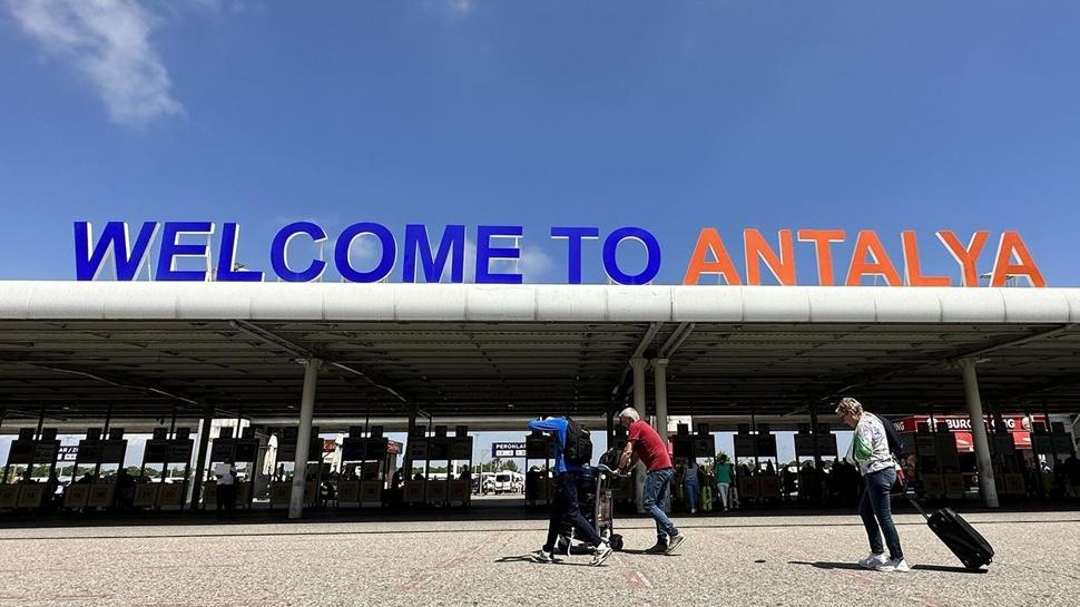 Antalya Havalimanı 39 milyondan fazla yolcuya ağırladı