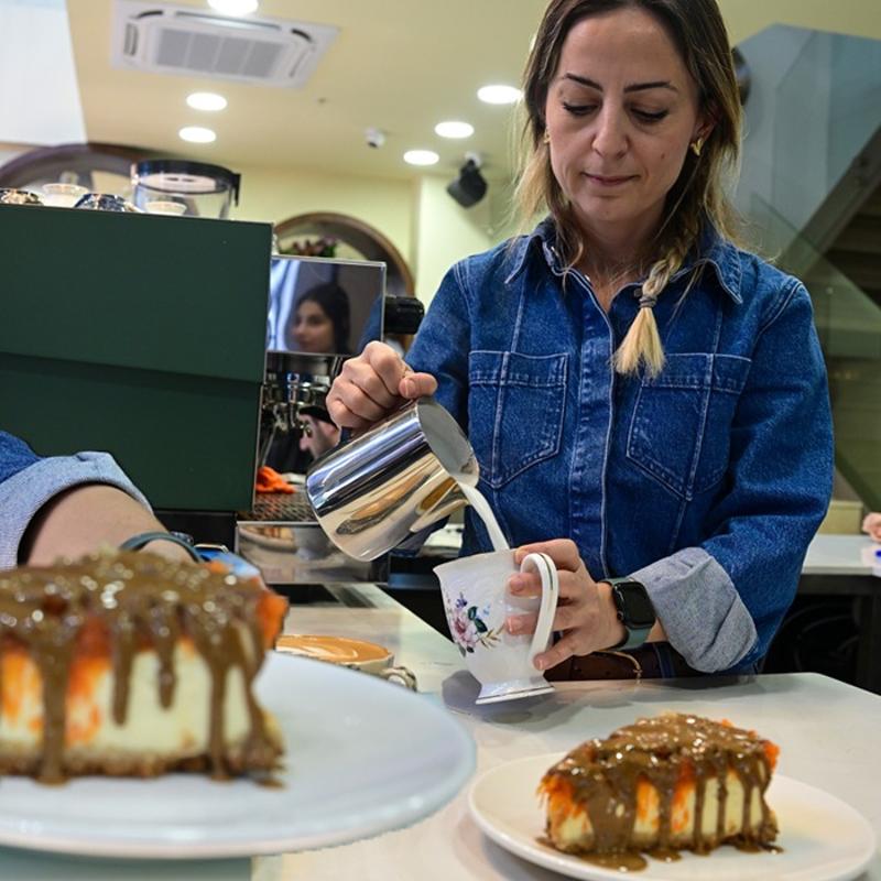 Hem�ireli�i b�rakt�, d�kkan a�t�! Taleplere yeti�emiyor