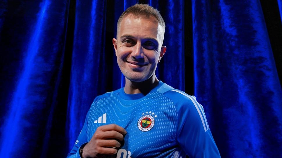 İmzayı attı! Mert Günok resmen Fenerbahçe'de