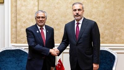 Bakan Fidan, Pakistanl� mevkida�� Dar ile g�r��t�