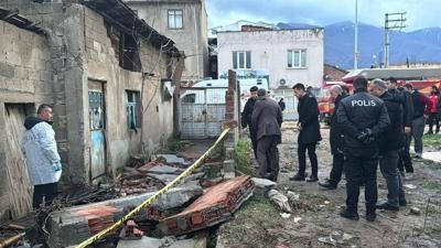 Bursa'da lodos binan�n duvar�n� y�kt�... 1 can kayb�