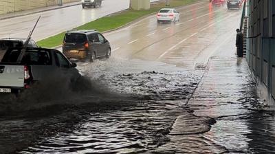 Bursa'y� kuvvetli sa�anak ve r�zgar vurdu