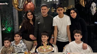 Sahne �al��malar�n� azaltm��t�... �zzet Y�ld�zhan'dan o�lu Hamza'ya s�rpriz do�um g�n�!