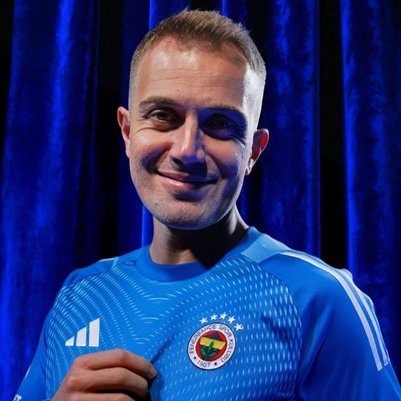 Mert G�nok: Futbolu Fenerbah�e'de b�rakaca��m