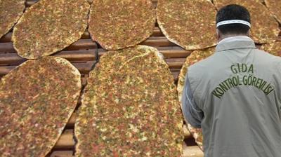 Bakanl���n g�da if�as� s�r�yor! Lahmacundan kanatl� eti ��kt�