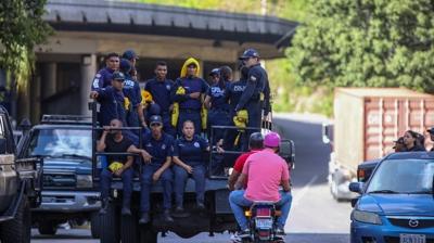 Maduro sonras� ilk hamle! Venezuela'da geni� �apl� tahliye