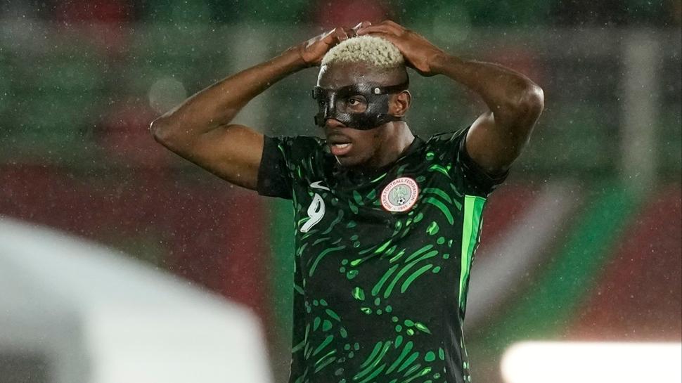 Victor Osimhen'e yapılanlar zorbalık