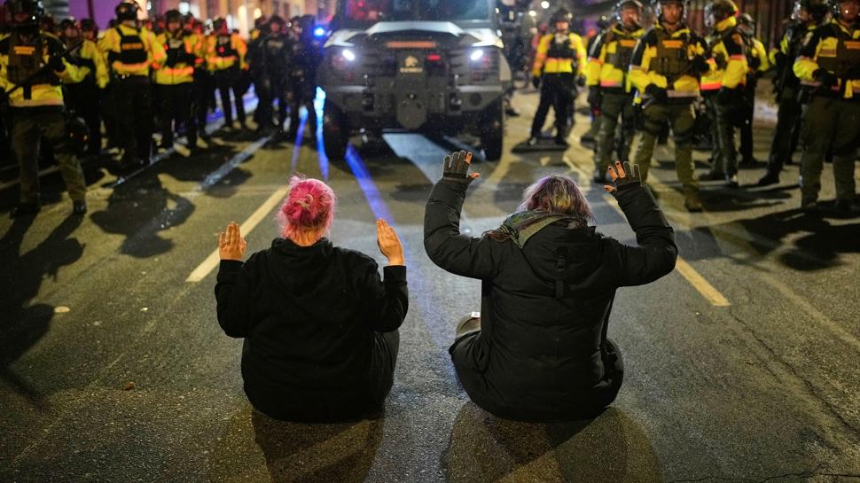 ABD'de ICE protestoları büyüyor: 30'dan fazla gösterici gözaltına alındı