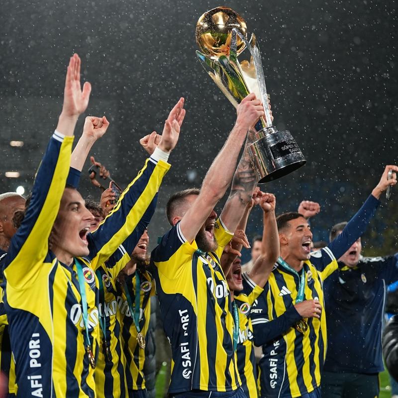 Arda G�ler'den Fenerbah�e payla��m�