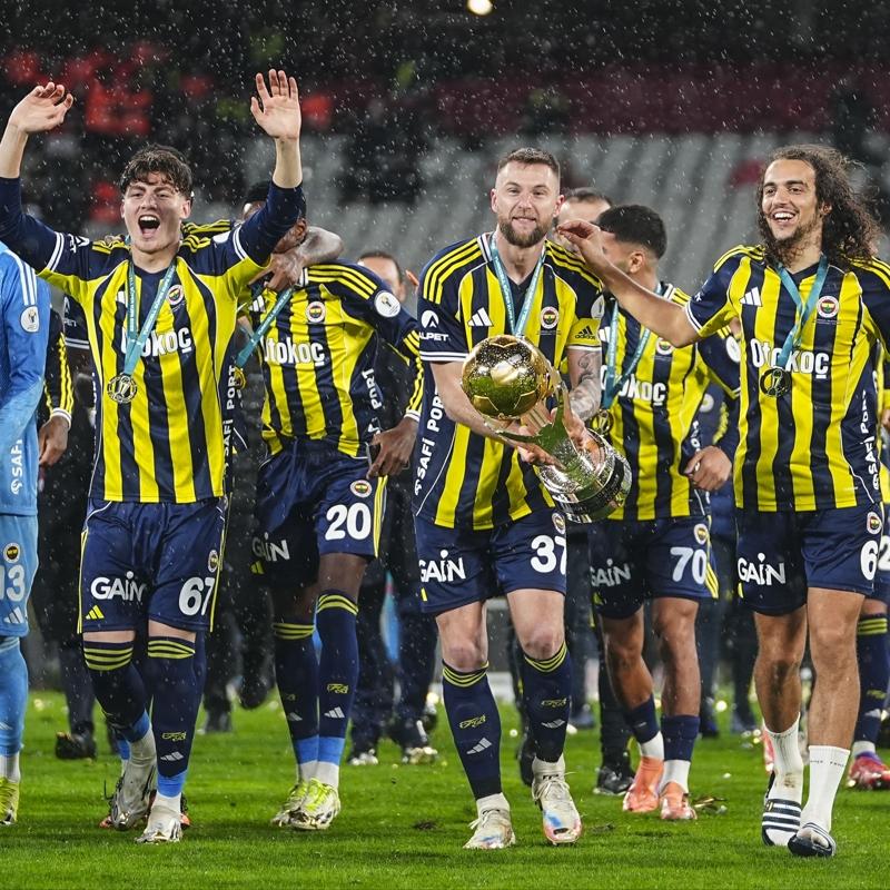 Bakan Bak'tan S�per Kupa �ampiyonu Fenerbah�e'ye tebrik