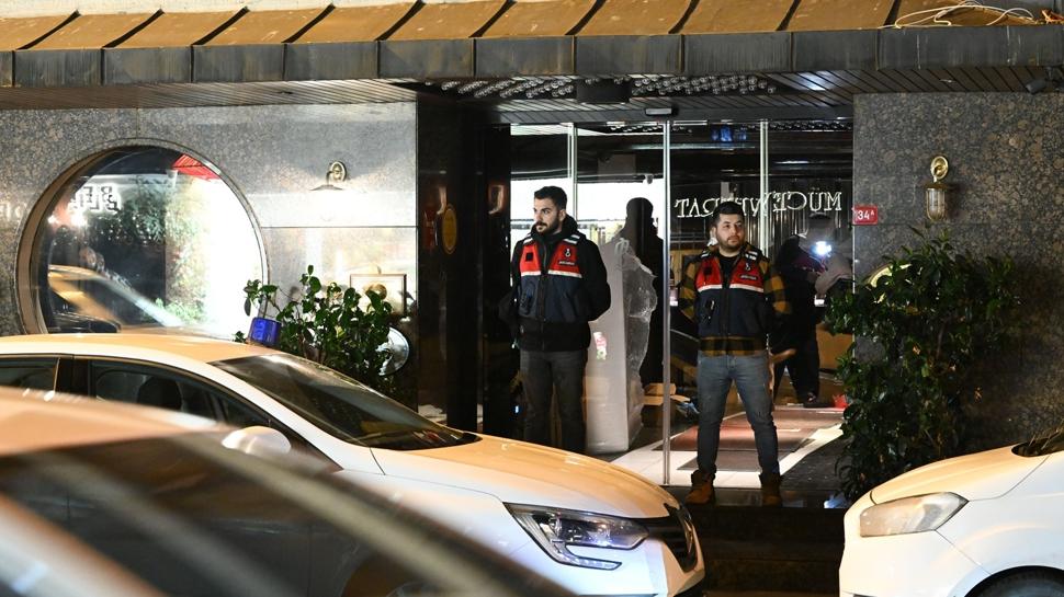Beşiktaş'ta dikkat çeken operasyon: Otelden delil torbalarıyla çıkıldı