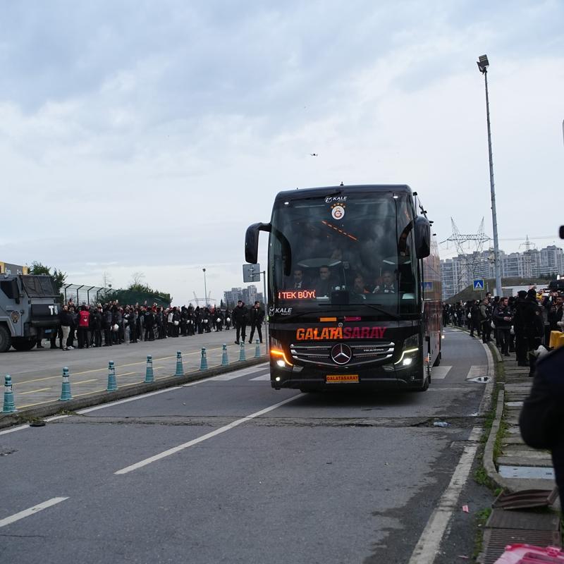 Galatasaray, dev derbi �ncesi Atat�rk Olimpiyat Stadyumu'nda