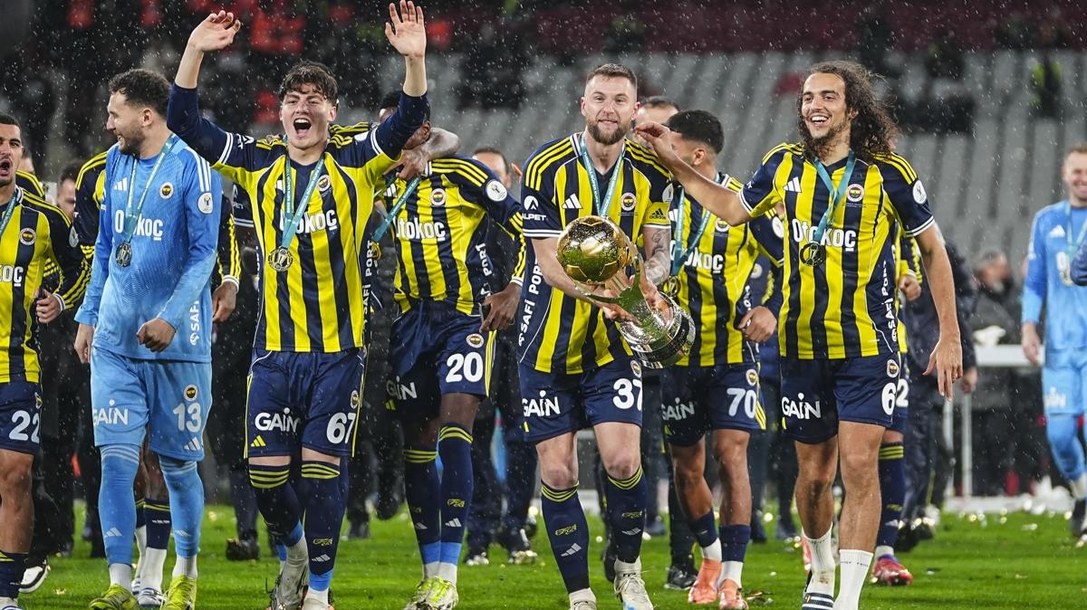Fenerbah�e S�per Kupa Gen�lik ve Spor Bakan� foto�raflar� resimleri