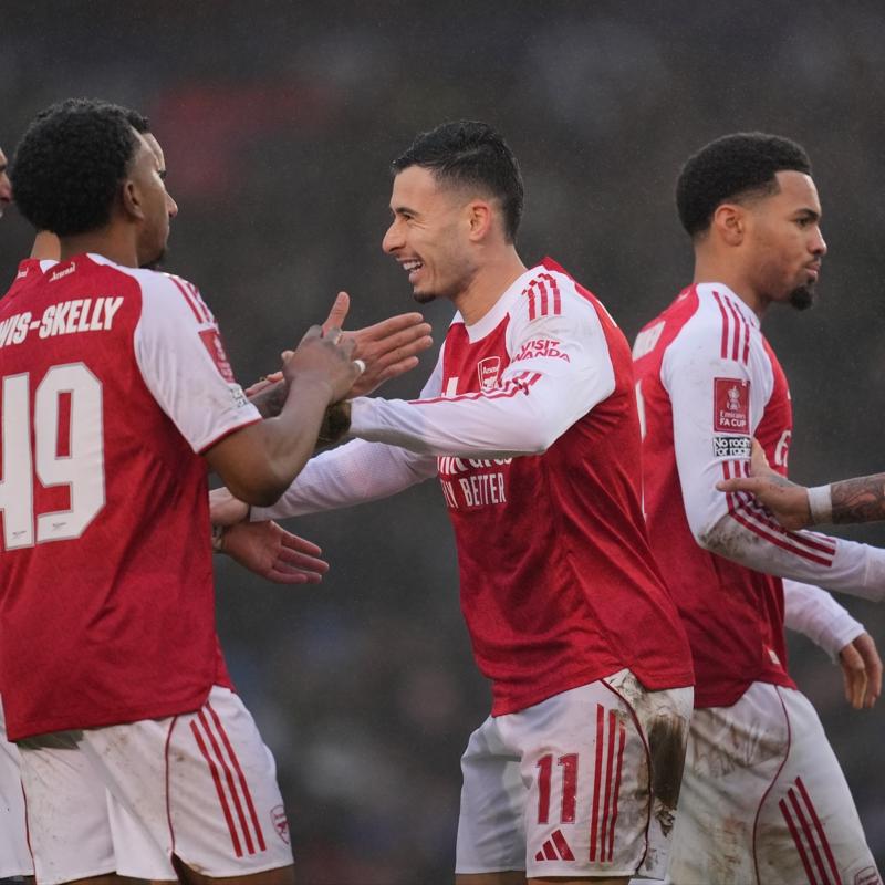 Arsenal kupada farkl� turlad�