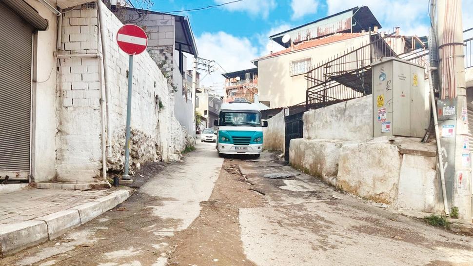 �zmir'in yollar� k�stebek yuvas�