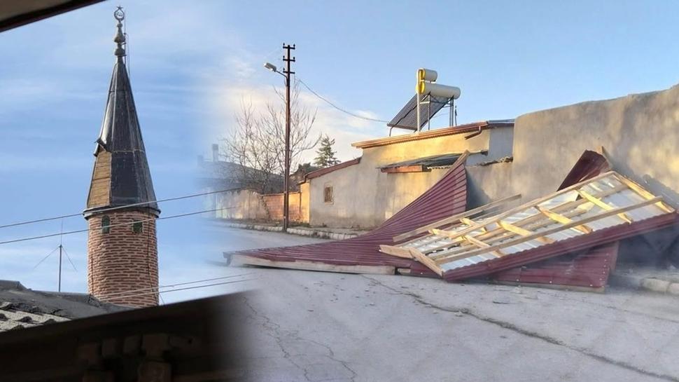 Konya'da şiddetli rüzgar: Evin çatısı uçtu, minarenin kaplamaları söküldü