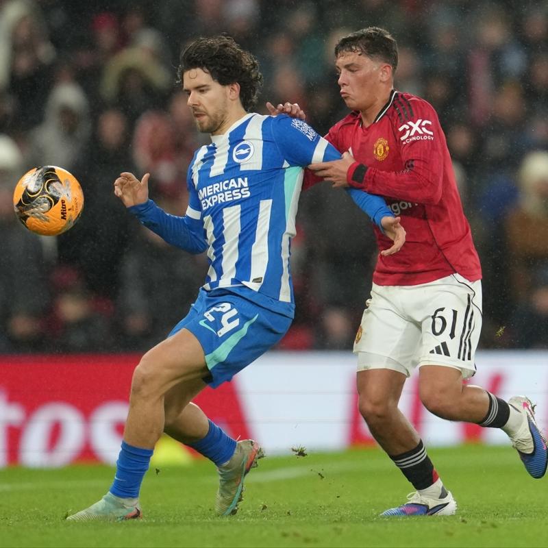 Manchester United elendi, 44 y�l sonra ilki ya�ad�