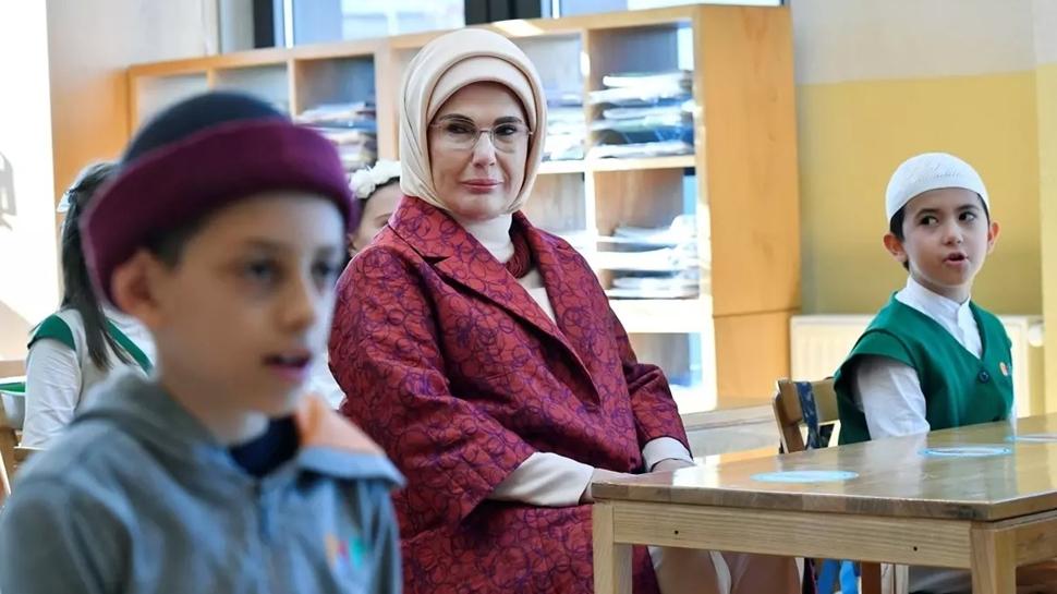 Palet Türk Müziği İlkokulu... Emine Erdoğan: Geleneği yaşatan, geleceği yeşerten emek