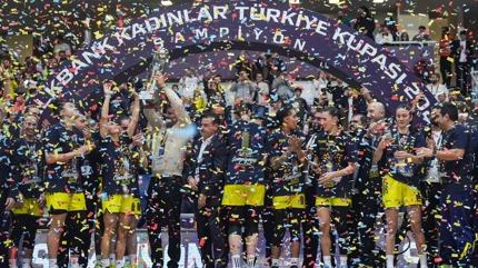 Bakan Bak'tan Fenerbah�e Opet'e tebrik