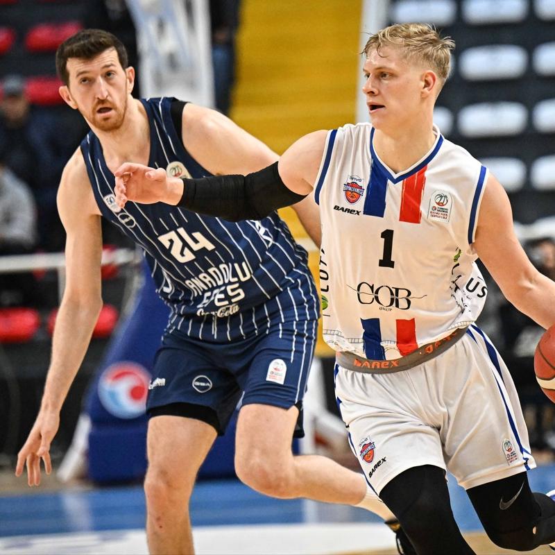 Anadolu Efes, B�y�k�ekmece Basketbol'u 2 farkla yendi