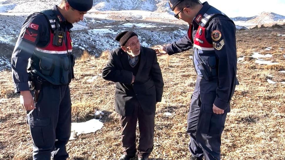 Kayıp Alzaymır hastası dağda gezerken bulundu: "Ayağım çamur" diyip araca binmek istemedi