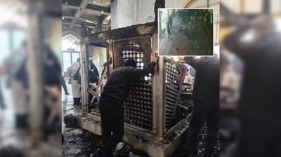 �ran'da g�stericiler camilere sald�rd�: Kur'an-� Kerim'leri yakt�lar