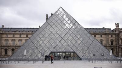 Louvre'da alarm bitmiyor! Soygundan sonra m�zede yeni kriz