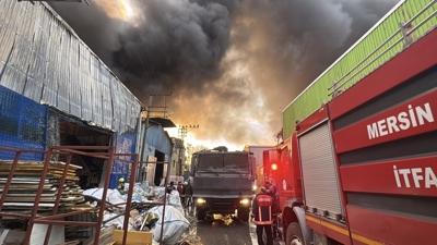 Mersin'de korkutan yang�n! Fabrikadan alevler y�kseldi