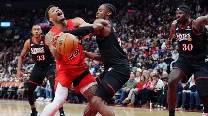 Adem Bona'n�n formas�n� giydi�i Philadelphia 76ers, Toronto Raptors'a k�l pay� yenildi