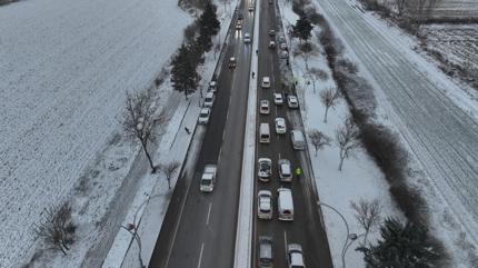 Edirne'de kar ve buz kazay� beraberinde getirdi: 12 ara� birbirine girdi