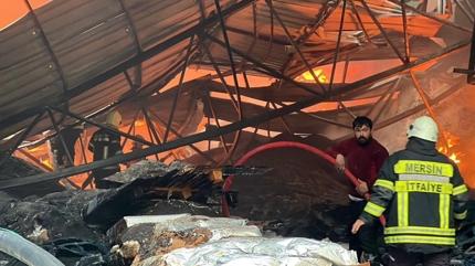 Mersin'de korkutan yang�n! �tfaiye ekipleri b�lgeye sevk edildi