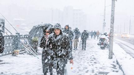 �nce f�rt�na �imdi de kar! �stanbul'da alarm