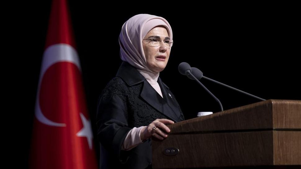 Emine Erdoğan, "Tıp ve Kültür-Sanat Sempozyumu"nda konuştu: Teknoloji insanlığın geleceği için vazgeçilmez