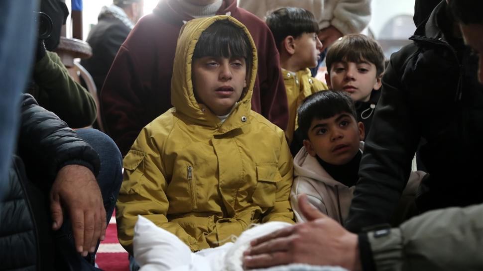 Katil İsrail'in saldırılarında 3 Filistinli şehit oldu