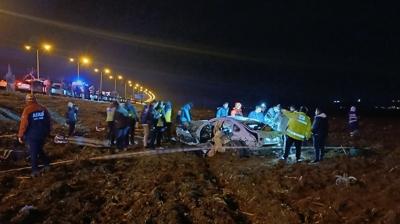 Batman'da feci kaza! �ki otomobil �arp��t�: �l� ve yaral�lar var