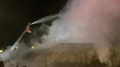 Eski�ehir'de marangozhane yang�n�... Ah�ap dolu d�kkan k�l oldu