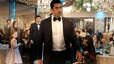 Kenan �mirzal�o�lu yeni rol�n� anlatt�! 'Ge�mi�iyle y�zle�iyor'