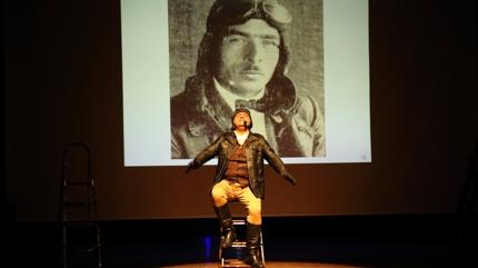 Havac�l���n efsane ismi, 'Bir Tayyareci Vecihi H�rku�' oyunu ile seyirci kar��s�nda