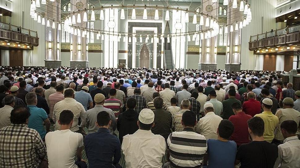 YÖK'ün kararı bazı çevreleri rahatsız etti! Dayatma değil Anayasa hatırlatması