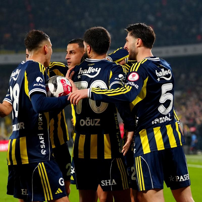 Fenerbah�e kupada 3 puan pe�inde! Kanarya,  Beyo�lu Yeni �ar�� deplasman�nda: ��te muhtemel 11'ler...