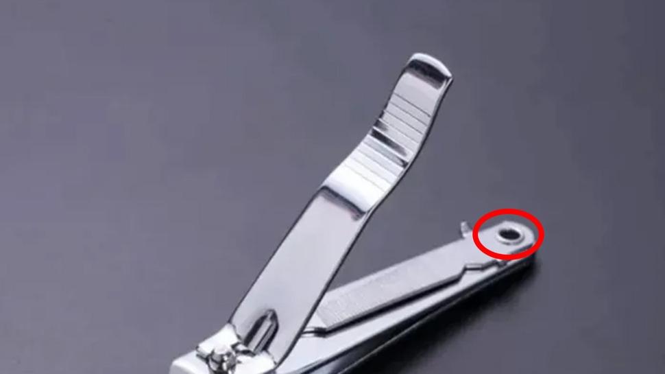 Kimsenin akl�na gelmezdi! T�rnak makaslar�ndaki bu delik bak�n ne i�e yar�yor