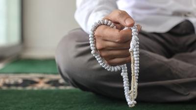 Mira� Kandili'nde hangi zikirler ve tesbihler �ekilir? Mira� Kandili duas� Arap�a T�rk�e okunu�u