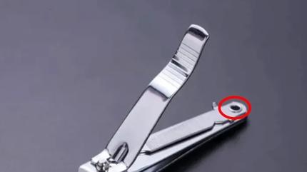 Kimsenin akl�na gelmezdi! T�rnak makaslar�ndaki bu delik bak�n ne i�e yar�yor