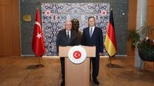 Bakan G�ler, T�rkiye'nin Berlin B�y�kel�isi Turan'� ziyaret etti
